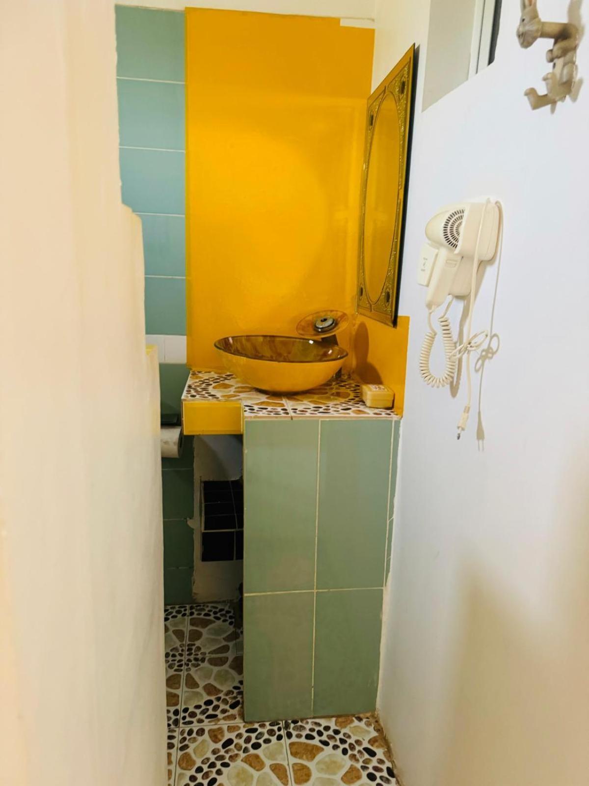 Bed and Breakfast Grace House Jacuzzi Saly Exterior foto